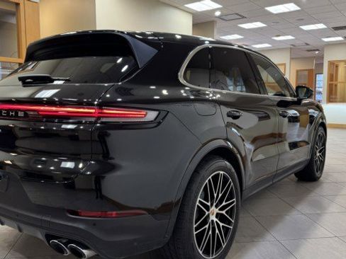 Used 2026 Porsche Cayenne image 5