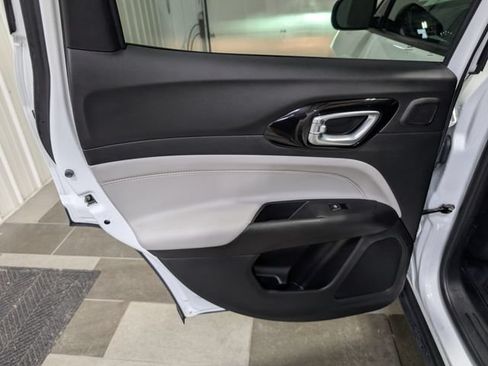 Used 2022 Jeep Compass Limited w/ Sun and Sound Group AWD/4WD image 9