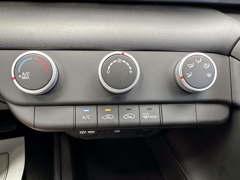 Used 2025 Hyundai Elantra SE FWD image 23