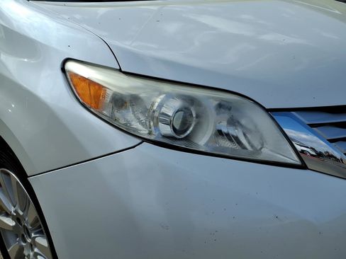 Used 2014 Toyota Sienna Limited w/ Limited Premium Package image 4