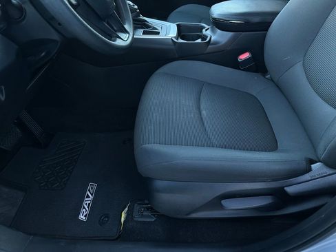 Used 2020 Toyota RAV4 LE image 12