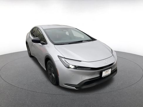 Used 2025 Toyota Prius LE image 3