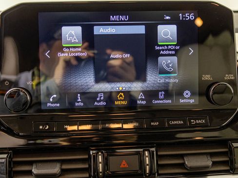 Used 2024 Nissan Pathfinder SL w/ Black Appearance Package AWD/4WD image 26