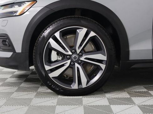 Certified 2025 Volvo V60 B5 Cross Country Plus AWD/4WD image 28