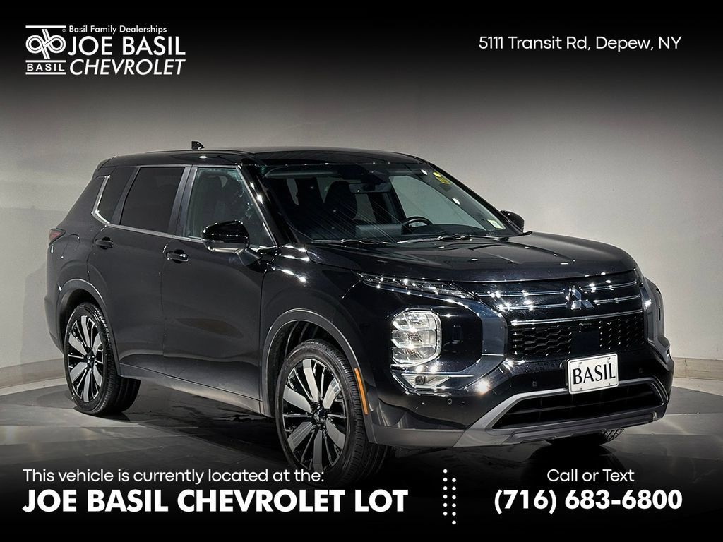 Used 2025 Mitsubishi Outlander AWD image 1