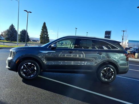 Certified 2025 Kia Sorento S w/ Panoramic Sunroof Package image 5