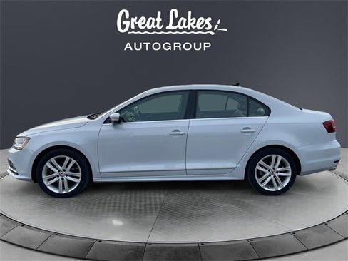 Used 2017 Volkswagen Jetta SEL image 2