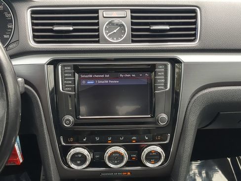 Used 2017 Volkswagen Passat 1.8T R-Line image 18