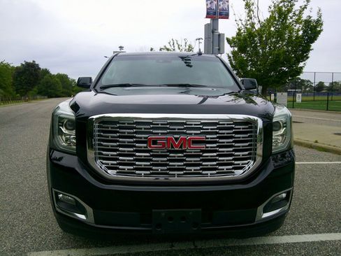Used 2019 GMC Yukon XL Denali AWD/4WD image 9