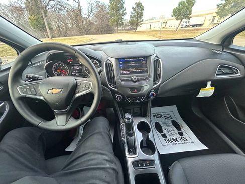 Used 2019 Chevrolet Cruze LT w/ Convenience Package image 17