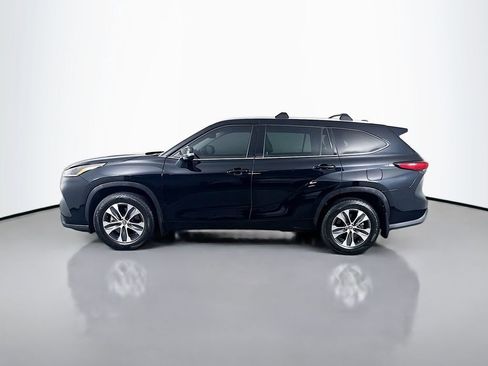 Certified 2021 Toyota Highlander XLE AWD/4WD image 8