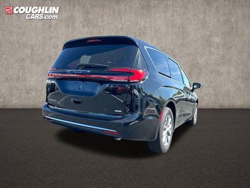 New 2027 Chrysler Pacifica Select AWD/4WD image 7