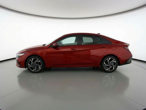 Used 2025 Hyundai Elantra SEL FWD image 5