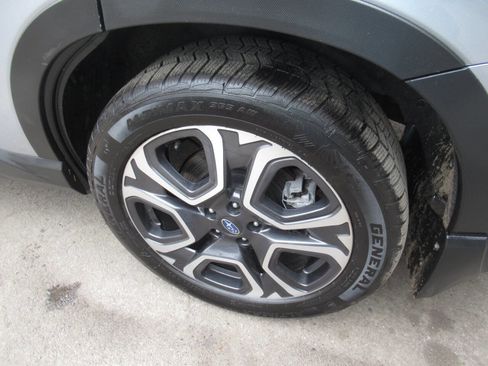 Used 2023 Subaru Ascent Limited image 17