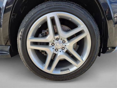 Used 2016 Mercedes-Benz GL 550 4MATIC image 25
