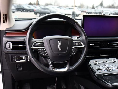 Used 2023 Lincoln Nautilus Reserve AWD/4WD image 11