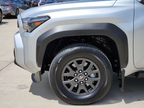 Used 2025 Toyota 4Runner SR5 AWD/4WD image 8