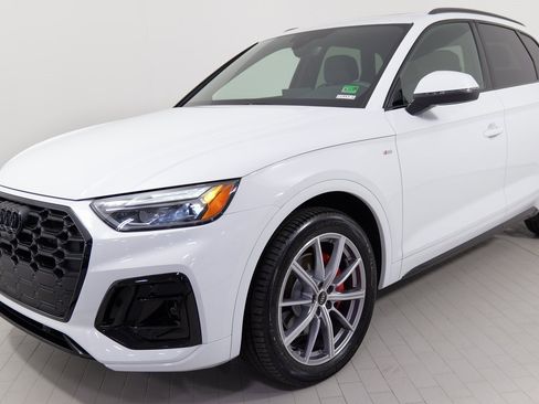 Used 2024 Audi Q5 e Premium Plus w/ Premium Plus Package image 5