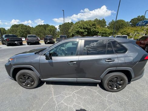 Used 2022 Toyota RAV4 LE FWD image 12