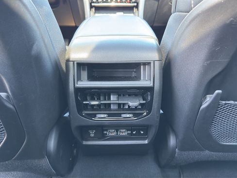 Used 2024 Jeep Grand Cherokee Limited w/ Luxury Tech Group II AWD/4WD image 40