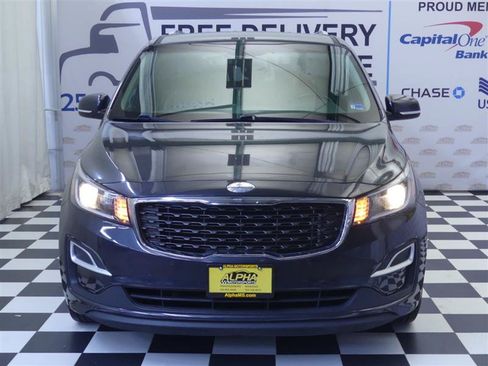 Used 2019 Kia Sedona EX FWD image 2