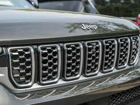 Used 2023 Jeep Grand Cherokee L Summit w/ Advanced Protech Group IV AWD/4WD image 18