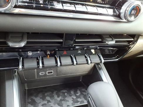 New 2026 GMC Canyon Elevation w/ Convenience Package image 32