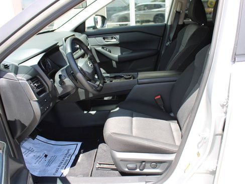 Used 2025 Nissan Rogue SV AWD/4WD image 12