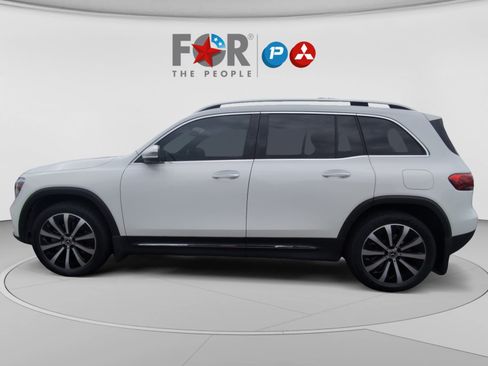 Used 2022 Mercedes-Benz GLB 250 4MATIC image 2