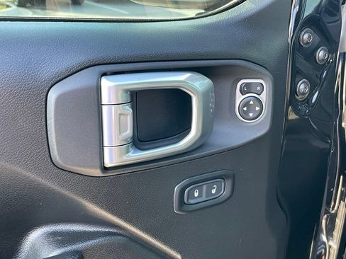 Used 2024 Jeep Wrangler Unlimited Sport AWD/4WD image 11