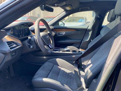 Used 2023 Audi e-tron GT Premium Plus image 10