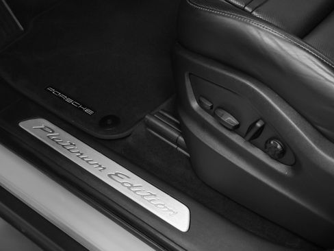 Certified 2023 Porsche Cayenne Platinum Edition AWD/4WD image 26
