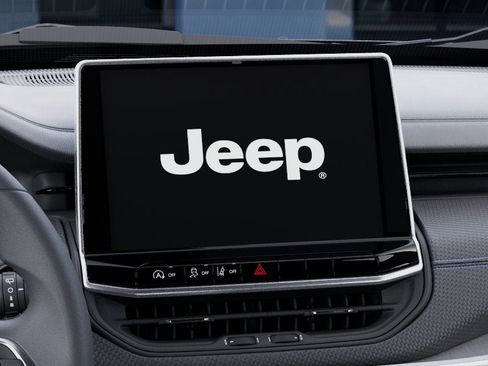 New 2026 Jeep Compass Latitude image 18