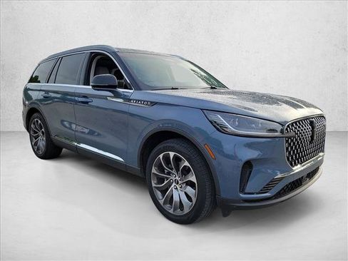 Used 2025 Lincoln Aviator Reserve w/ Illumination Package AWD/4WD image 3