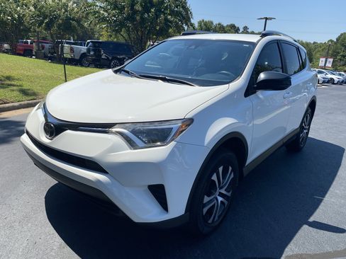 Used 2017 Toyota RAV4 LE FWD image 19