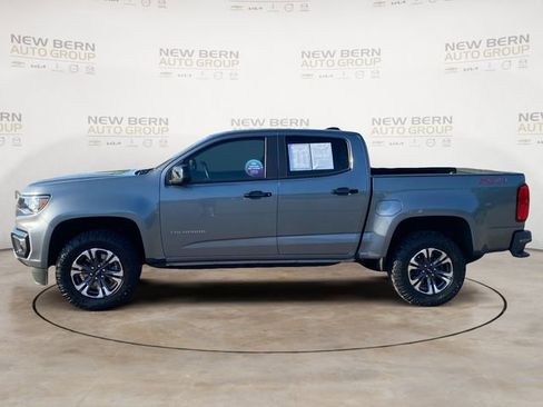 Used 2022 Chevrolet Colorado Z71 AWD/4WD image 2