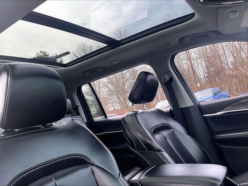 Used 2023 Jeep Grand Cherokee L Limited w/ Black Appearance Package image 23