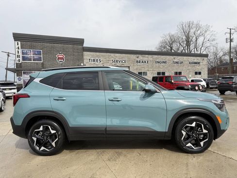 Used 2024 Kia Seltos EX AWD/4WD image 7