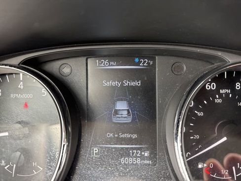 Used 2017 Nissan Rogue SV w/ Sun & Sound Touring Package image 8