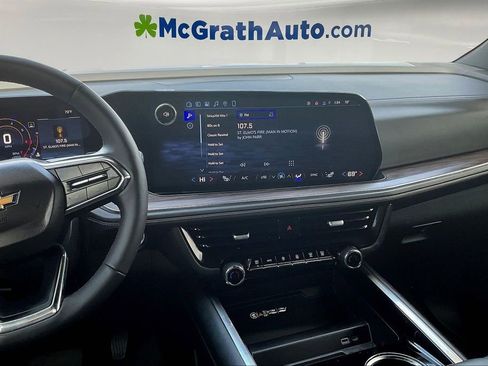 Used 2025 Chevrolet Suburban LT w/ Comfort Package image 9