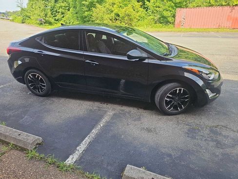 Used 2015 Hyundai Elantra SE w/ Option Group 02 FWD image 1