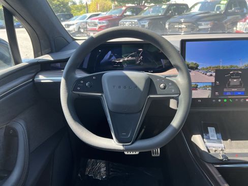 Used 2025 Tesla Model X AWD/4WD image 16