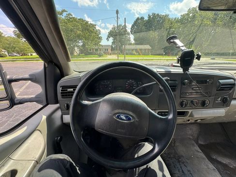Used 2006 Ford F350 2WD Regular Cab Super Duty image 16