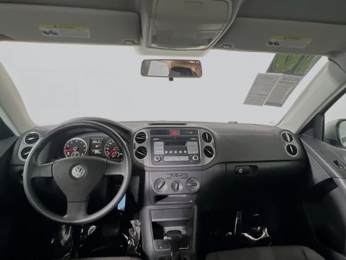 Used 2010 Volkswagen Tiguan S image 28