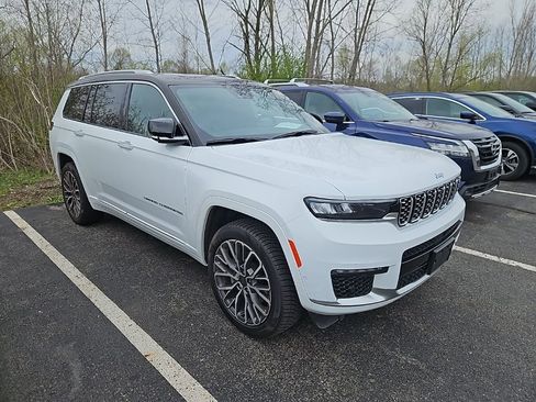 Used 2023 Jeep Grand Cherokee L Summit AWD/4WD image 3