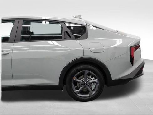 Used 2025 Kia K4 LXS image 22