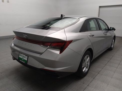 Used 2021 Hyundai Elantra SE FWD image 9
