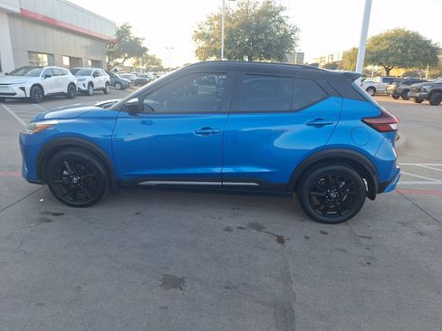 Used 2022 Nissan Kicks SR image 3