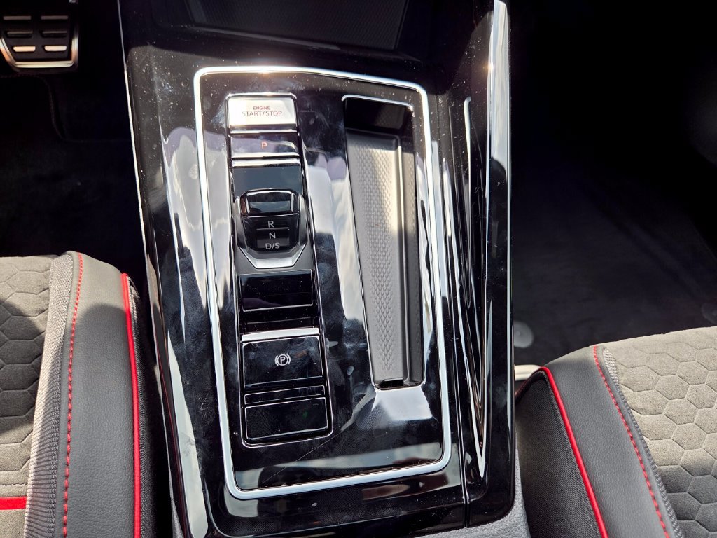 New 2026 Volkswagen GTI SE FWD image 18