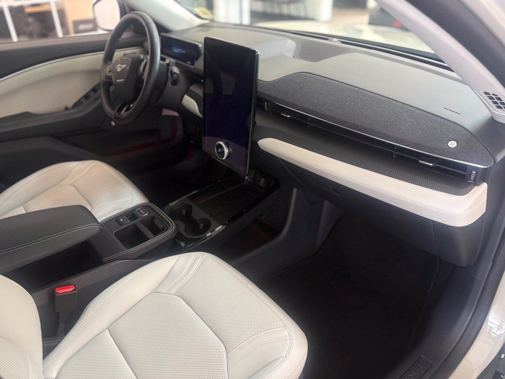 Used 2025 Ford Mustang Mach-E Premium AWD/4WD image 35